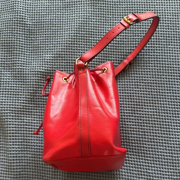 Louis Vuitton Red Epi Leather Bucket Bag in Red - Picture 11 of 11